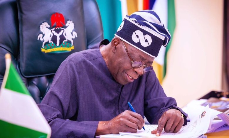Photo of President Tinubu signs Executive Orders to Boost Investment in Nigeria’s Oil & Gas Sector